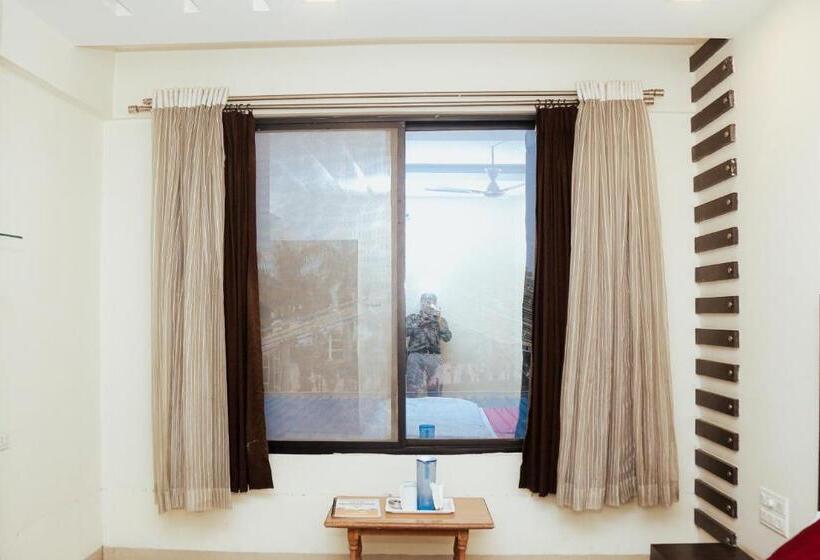 בית מלון כפרי Kesar Residency