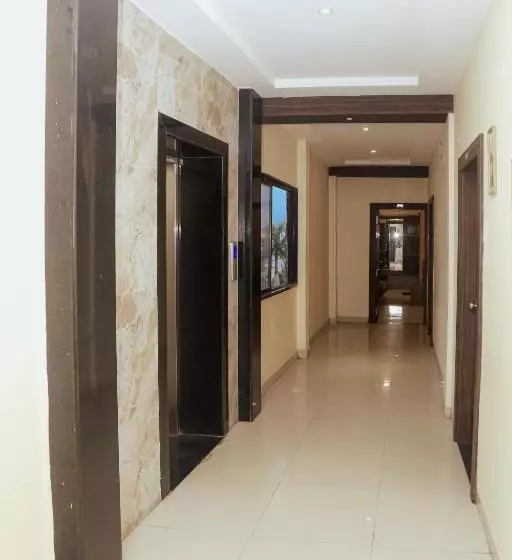 ホテル Kesar Residency
