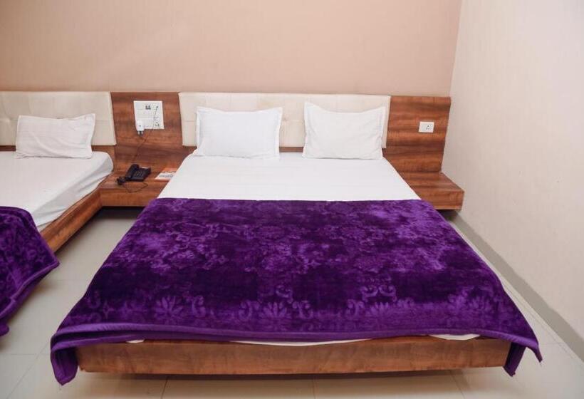 בית מלון כפרי Kesar Residency