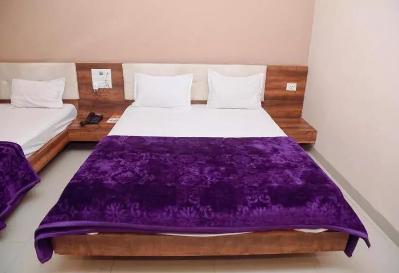 ホテル Kesar Residency