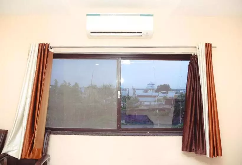ホテル Kesar Residency