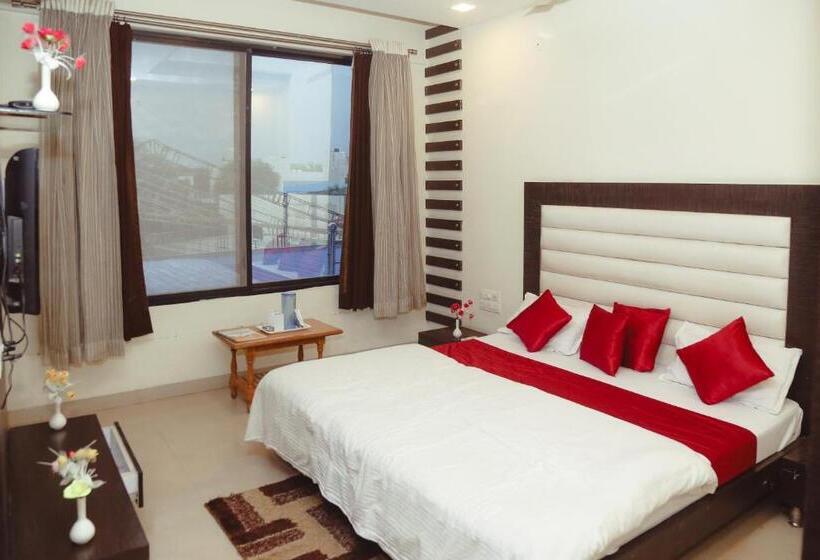 בית מלון כפרי Kesar Residency