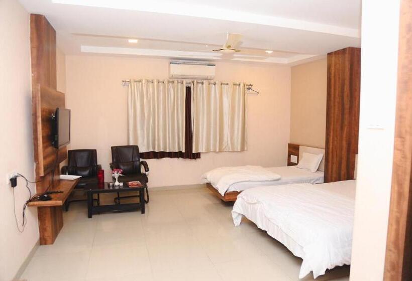 בית מלון כפרי Kesar Residency