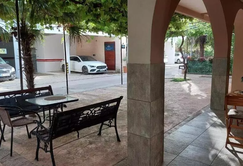 پانسیون Lluna Resort