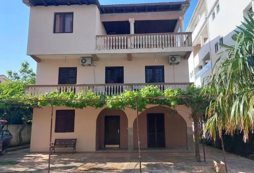 پانسیون Lluna Resort