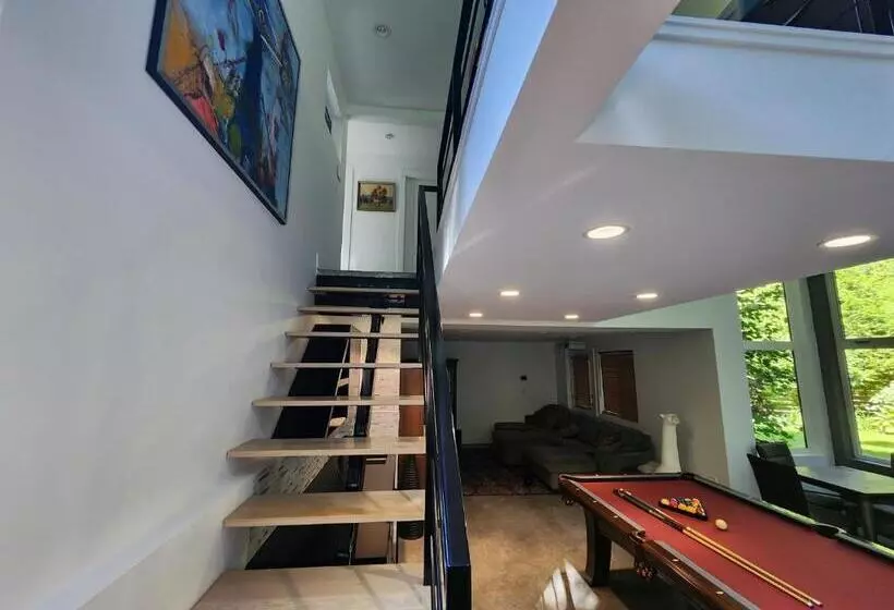 Majatalo West Vancouver Sunset Guesthouse