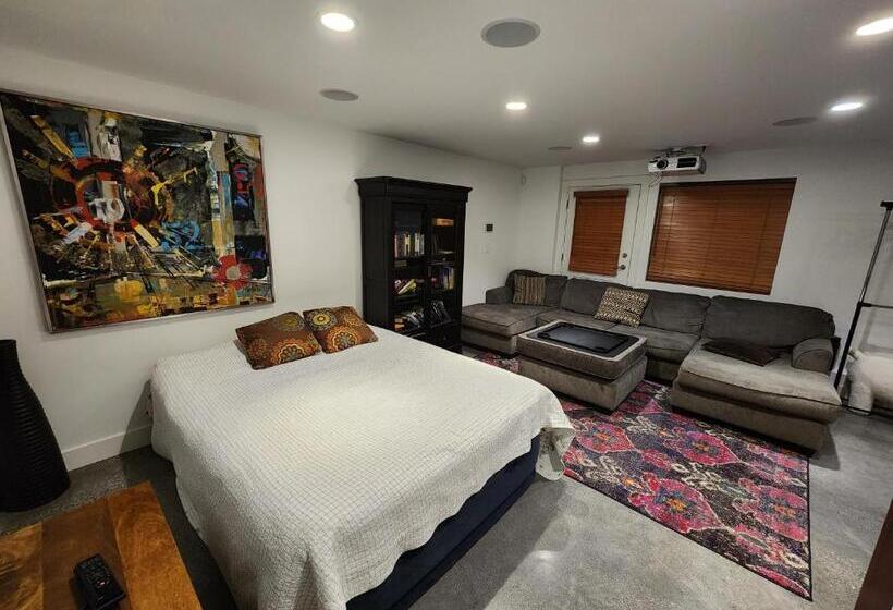 ペンション West Vancouver Sunset Guesthouse