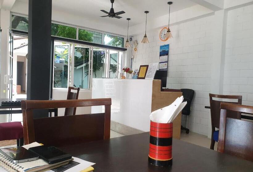 تختخواب و صبحانه Maafushi View