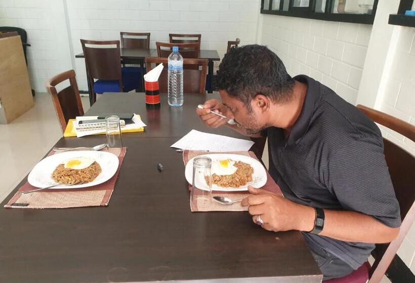 تختخواب و صبحانه Maafushi View