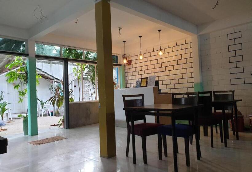 تختخواب و صبحانه Maafushi View