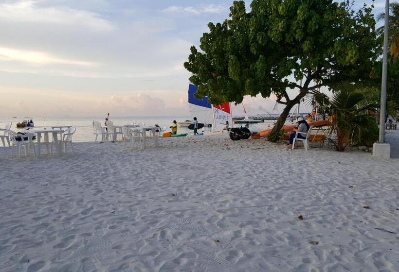 تختخواب و صبحانه Maafushi View