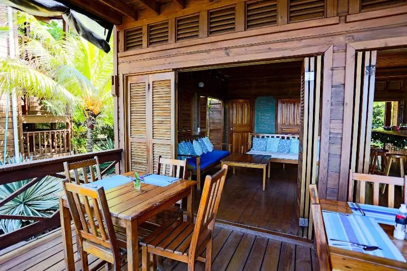 هتل Cocolobo Resort