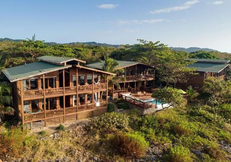 هتل Cocolobo Resort