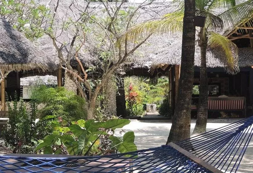 ホテル Paje By Night Bungalows
