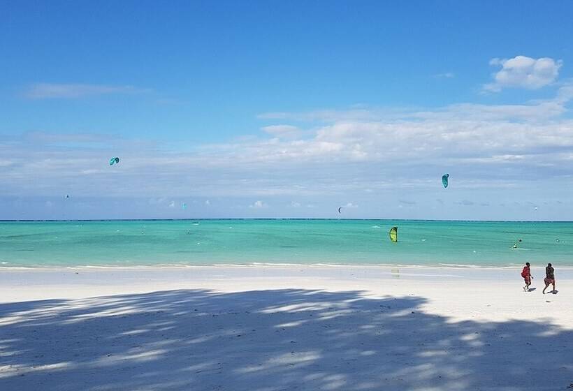 فندق Paje By Night Bungalows