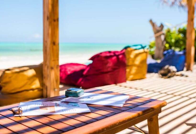 فندق Paje By Night Bungalows