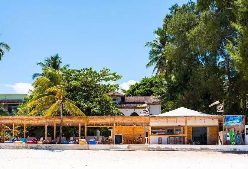 ホテル Paje By Night Bungalows