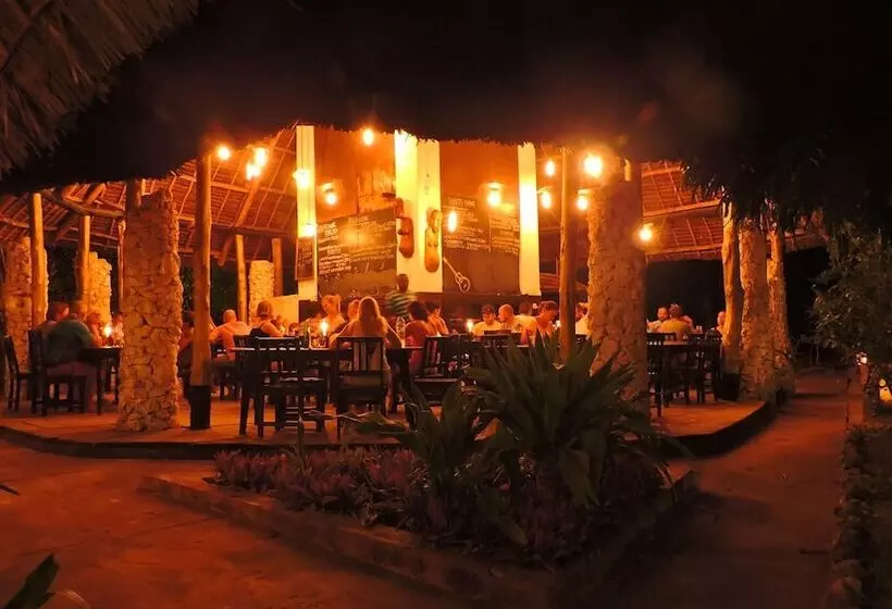 ホテル Paje By Night Bungalows
