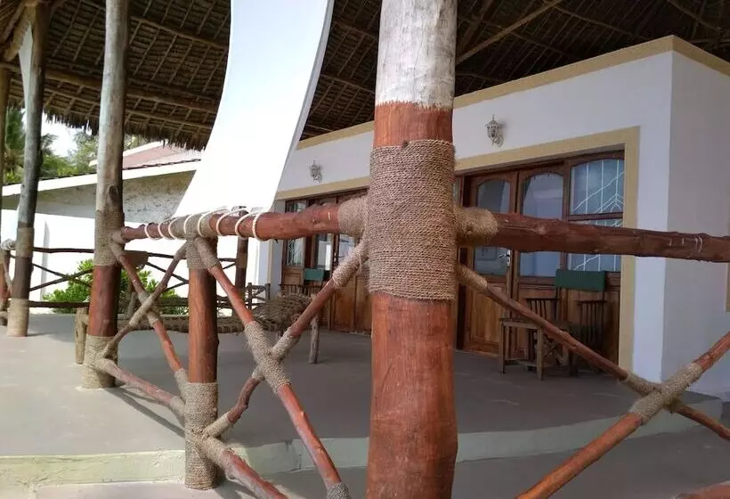 Hotelli Panga Chumvi Beach Resort