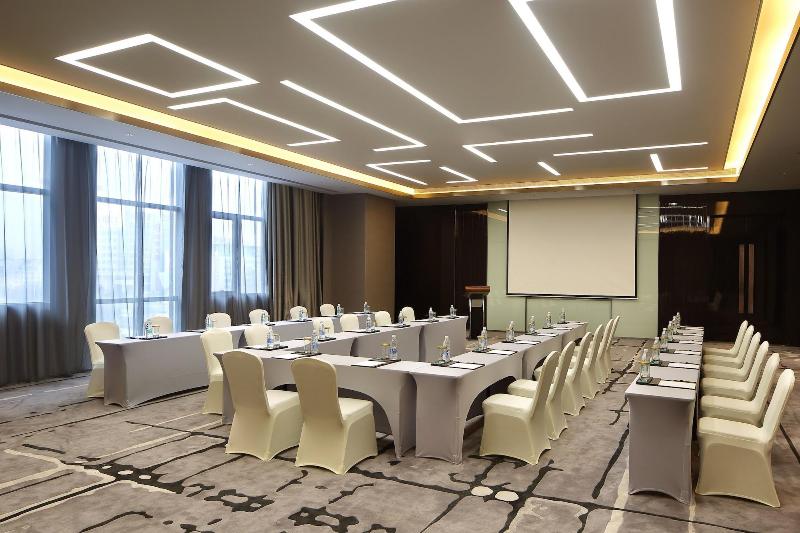 Отель Wanda Realm Dongying