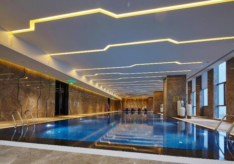 Отель Wanda Realm Dongying