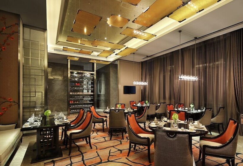 Отель Wanda Realm Dongying