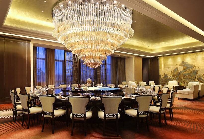 Отель Wanda Realm Dongying