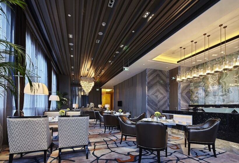 Отель Wanda Realm Dongying