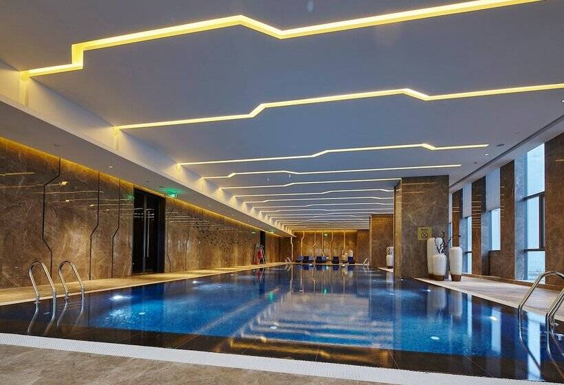 Отель Wanda Realm Dongying