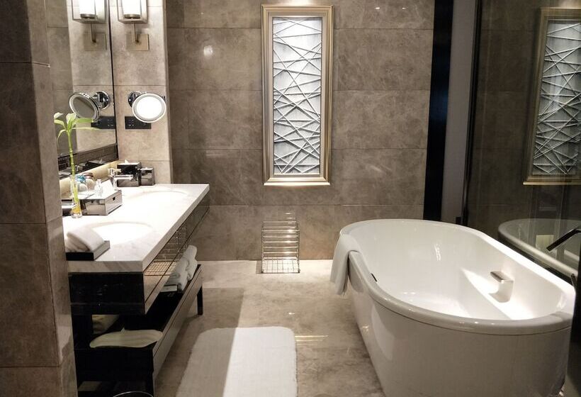 Отель Wanda Realm Dongying