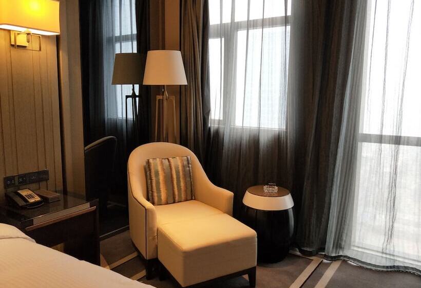 Отель Wanda Realm Dongying