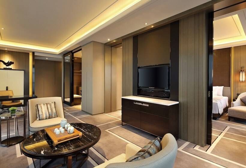 Отель Wanda Realm Dongying