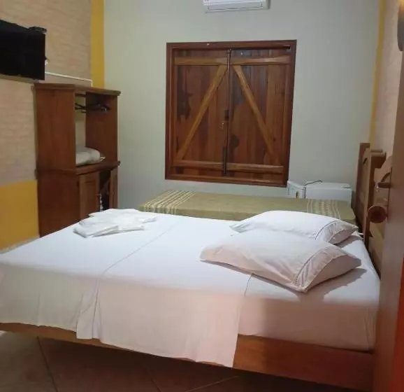 Retkeilymaja Pousada E Camping Claro Casa De Pedra De Delfinópolis  Mg