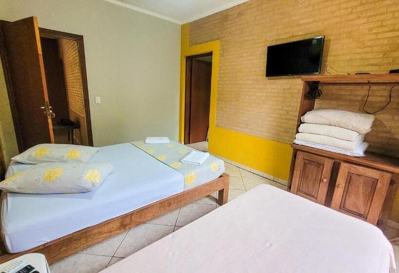 הוסטל Pousada E Camping Claro Casa De Pedra De Delfinópolis Mg