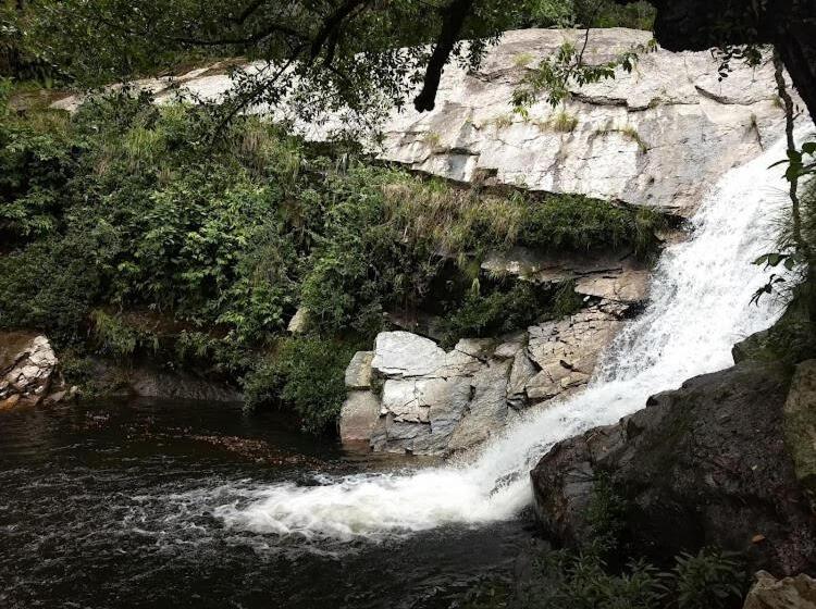הוסטל Pousada E Camping Claro Casa De Pedra De Delfinópolis Mg
