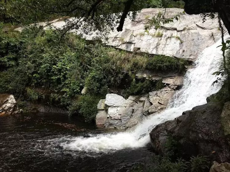 Retkeilymaja Pousada E Camping Claro Casa De Pedra De Delfinópolis  Mg