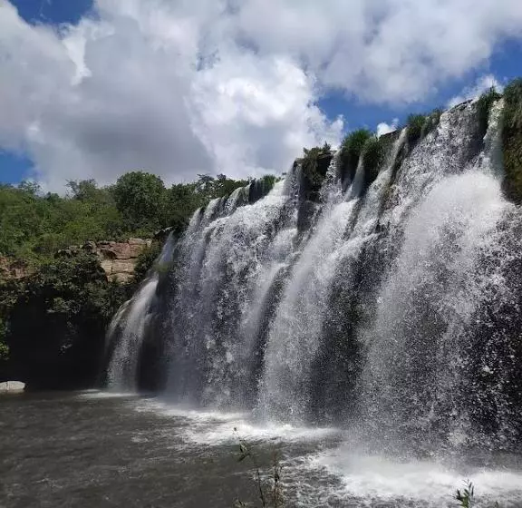 Retkeilymaja Pousada E Camping Claro Casa De Pedra De Delfinópolis  Mg