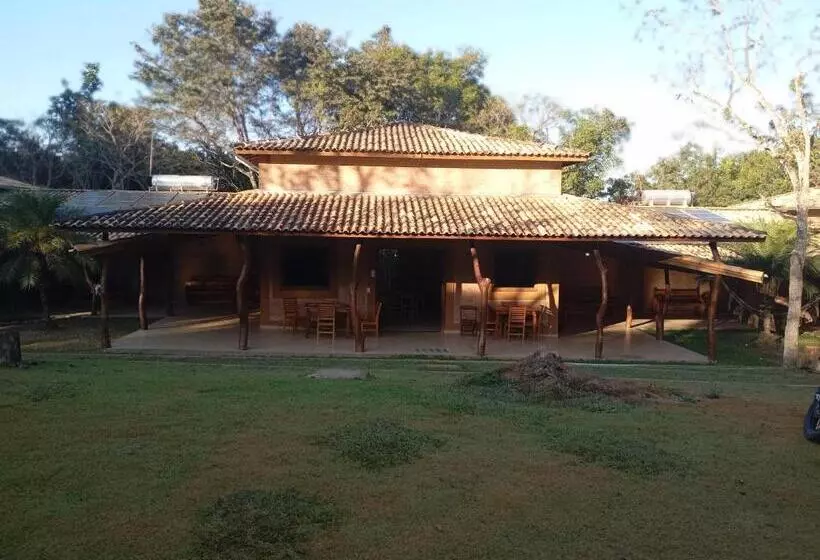 Retkeilymaja Pousada E Camping Claro Casa De Pedra De Delfinópolis  Mg