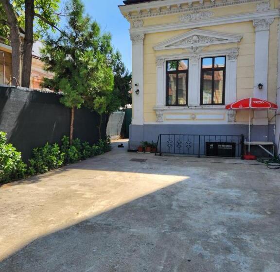 تختخواب و صبحانه Luxinn