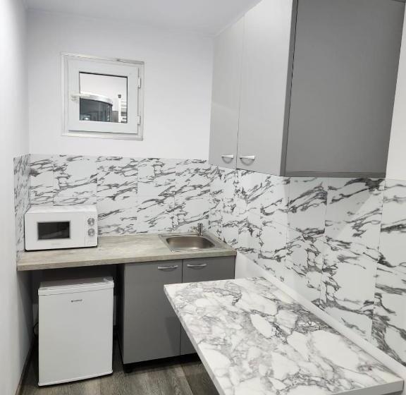 تختخواب و صبحانه Luxinn