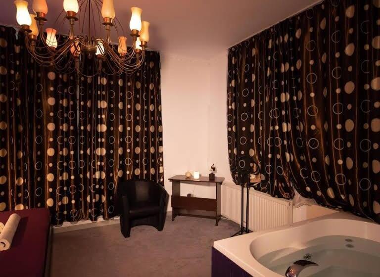 تختخواب و صبحانه Luxinn