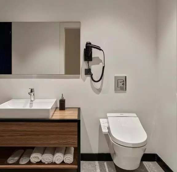 هتل کپسول Kepler Club Riga Airport Hotel   Landside Public Area