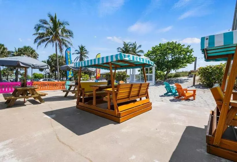 هتل Oceanfront Inn, Standard Room, King Bed, Town View, #10