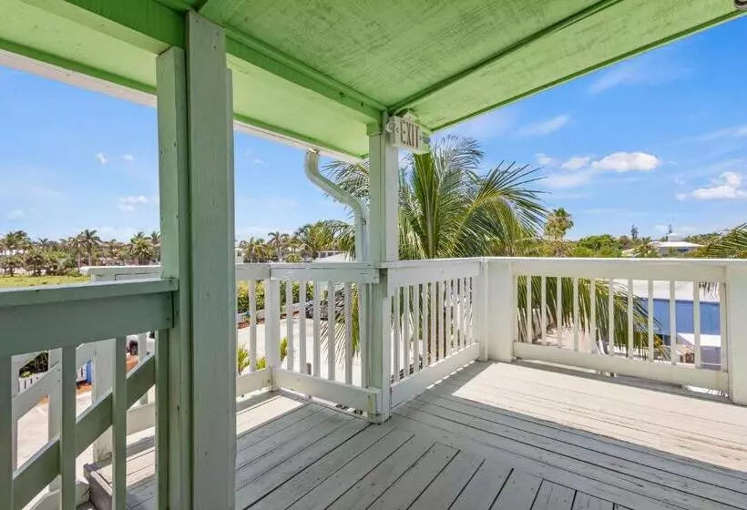 هتل Oceanfront Inn, Standard Room, King Bed, Town View, #10