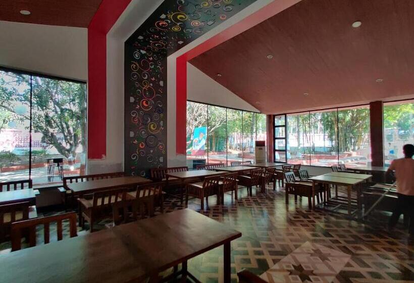 Hotell Orchard Resort By Vaishali Group