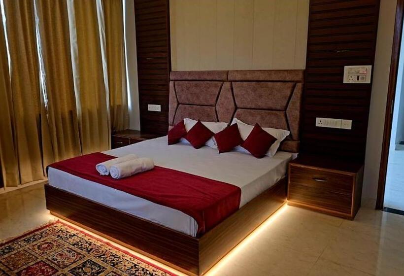 Hotel R Narayan Pleasant Inn