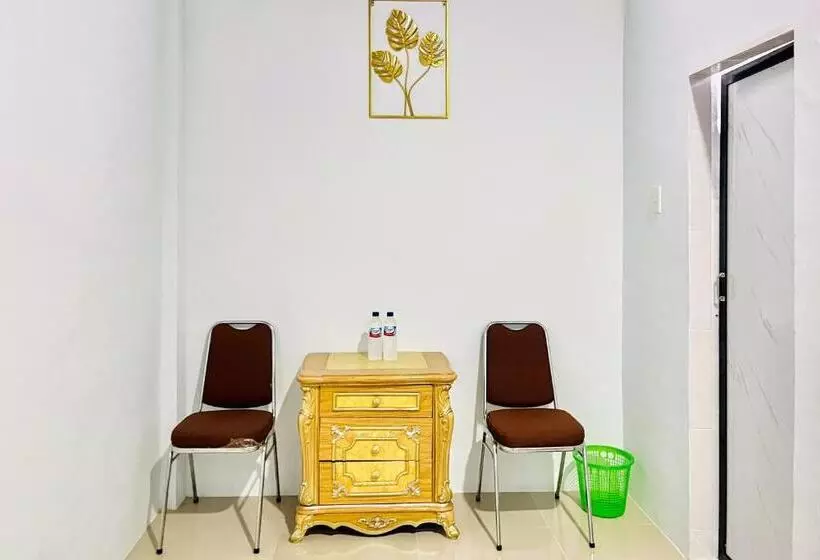 ホテル Reddoorz At Mg House Siantar Timur