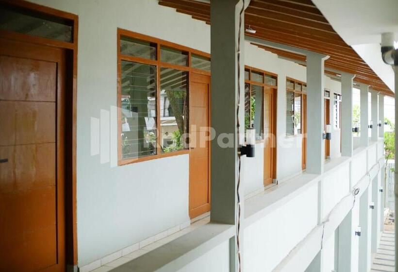 Отель Saijaan Guesthouse Unej Redpartner