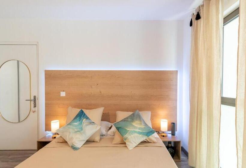 Le Petit Patio Fleuri