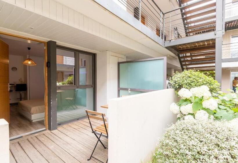 Le Petit Patio Fleuri